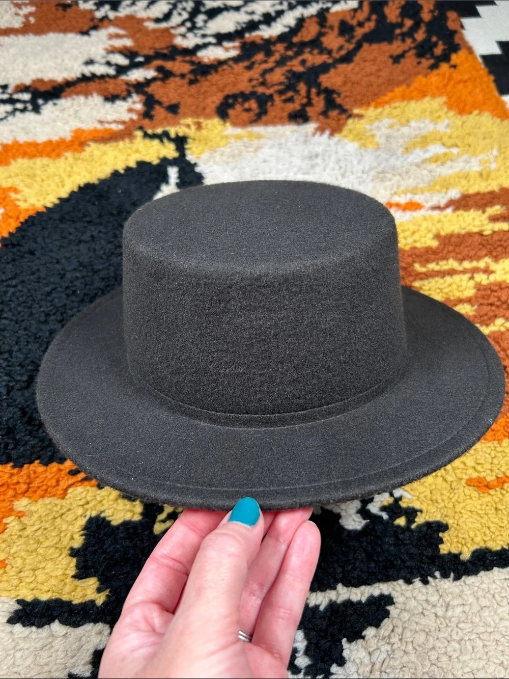 Rad, flat wide brimmed hat!!